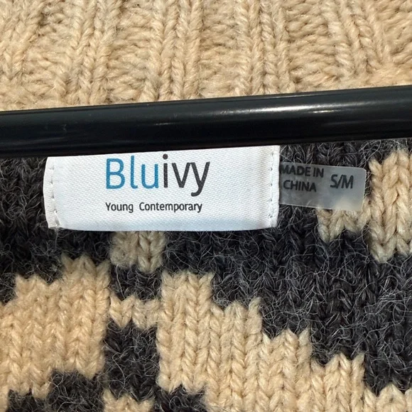 V-Neck Sweater Vest - Picture 2 of 2